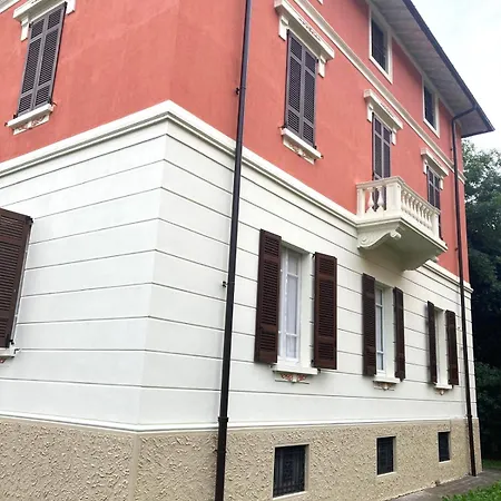 Апартаменти La Casa Accanto 32 *