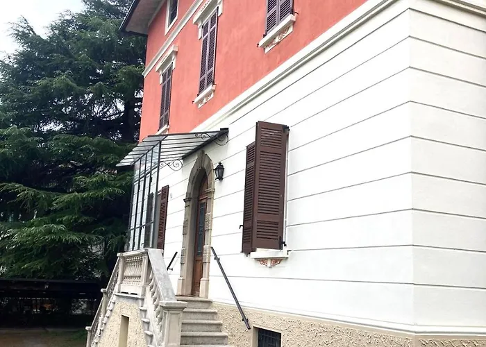 La Casa Accanto 32 *